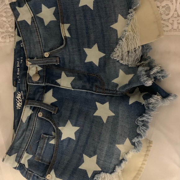 -Distressed-Ripped-Shorts-cut-off-Low-rise-shorts. - Picture 4 of 7